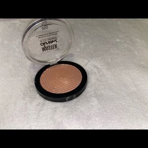 SOLD ❤️ Maybelline Master Chrome highlighter